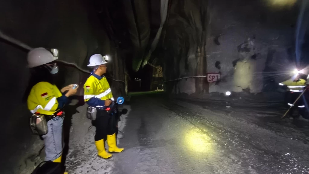 Aktivitas Survei untuk Mine Tunnel 3D Model oleh Oseanland Indonesia
